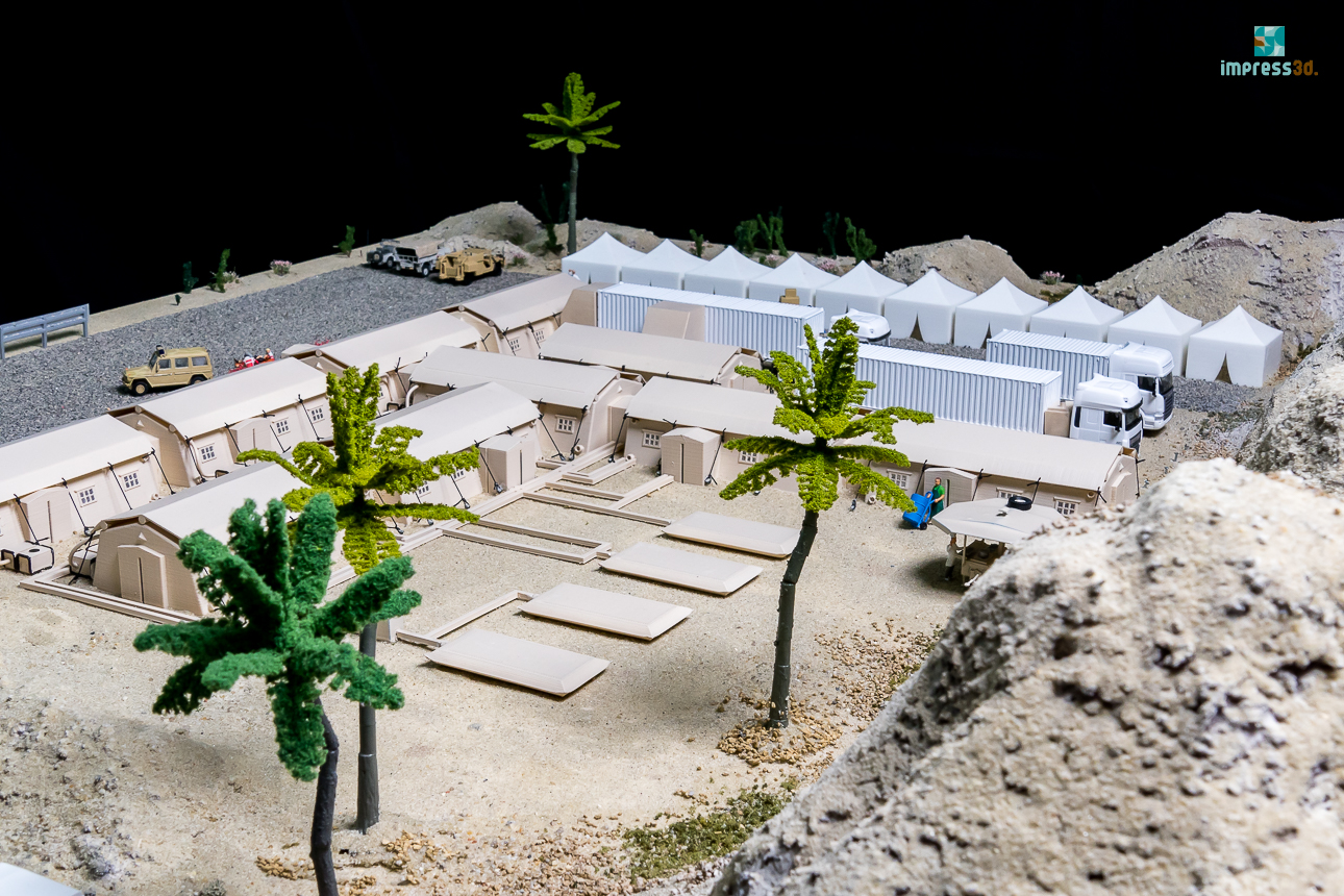 Diorama veldhospital, waterzakken